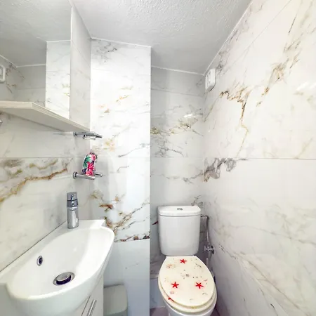 Sun, Sea & Space 100m To Beach! *