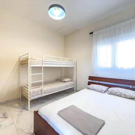 Sun, Sea & Space 100m To Beach! *