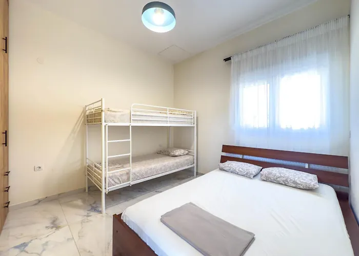 Sun, Sea & Space 100m To Beach! *