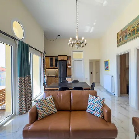 Apartment Sun, Sea & Space 100m To Beach!